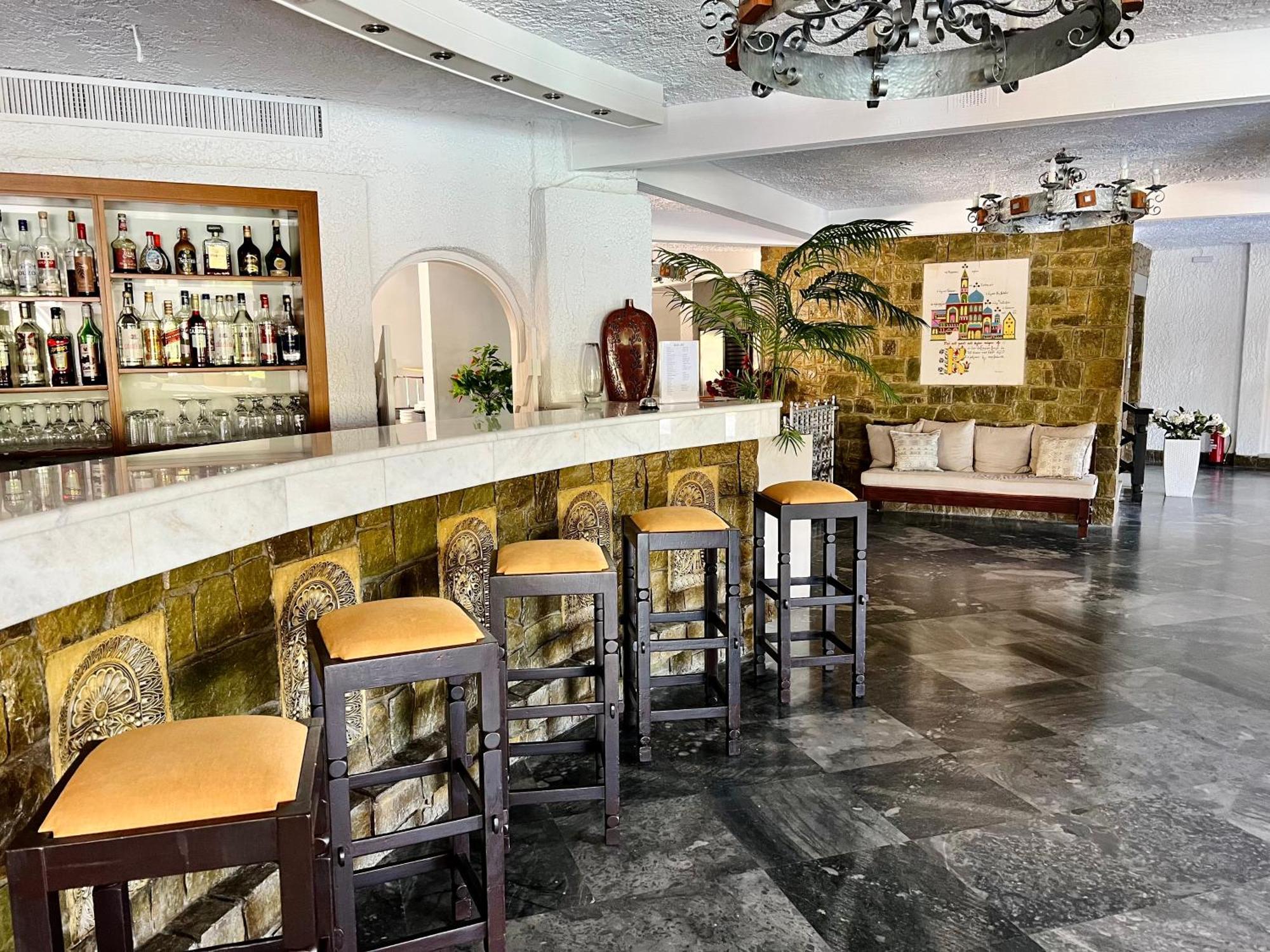 Karteros Hotel Extérieur photo